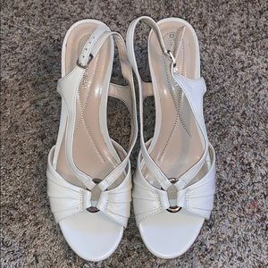 EUC White Andrew Geller Wedges